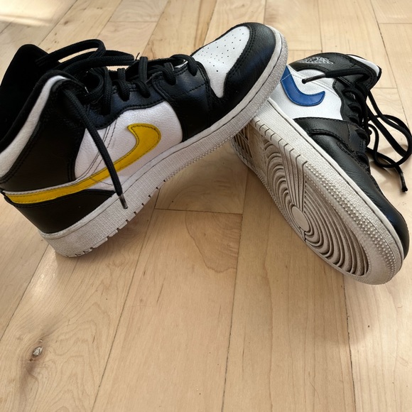 Air Jordans 1 Mid Multi Color Swoosh (GS) shoes - Picture 3 of 9